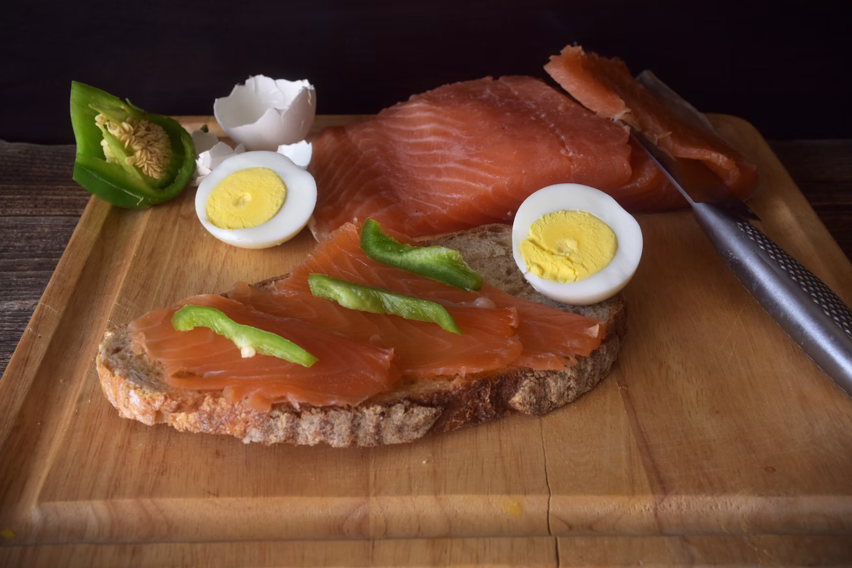 Salmón y huevo, alimentos que aportan vitamina D